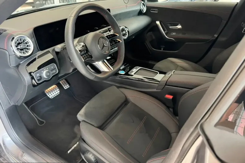 Mercedes-Benz CLA 200 (Clasa CLA) din 2024 cu 45.000 km - oferta MER250422 - foto 9