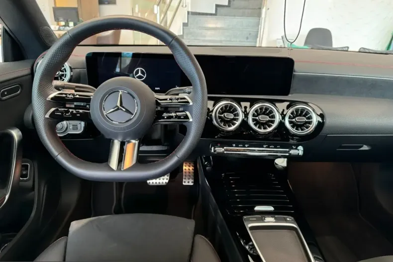 Mercedes-Benz CLA 200 (Clasa CLA) din 2024 cu 45.000 km - oferta MER250422 - foto 11