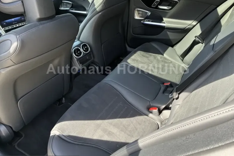 Mercedes-Benz C 300 (Clasa C) din 2025 cu 17.372 km - oferta MER250426 - foto 13