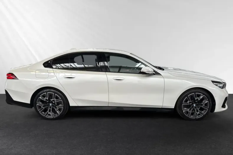 BMW 520 (Seria 5) din 2025 cu 25.590 km - oferta BMW250449 - foto 2