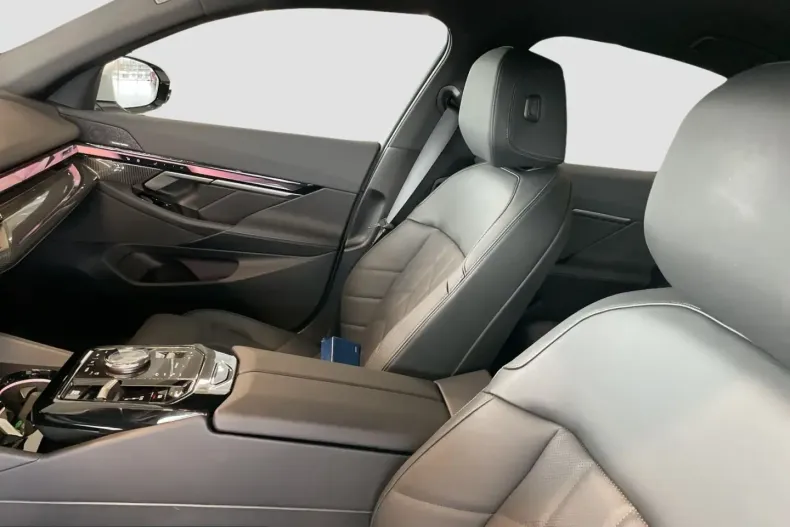 BMW 520 (Seria 5) din 2025 cu 26.902 km - oferta BMW250451 - foto 8