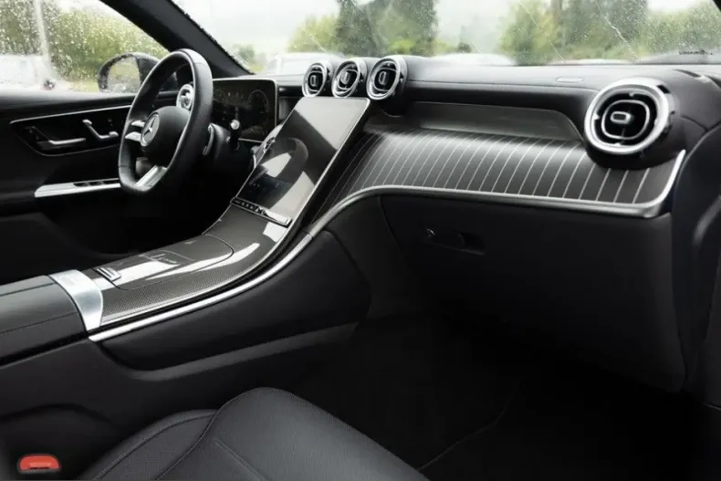 Mercedes-Benz GLC 300 (Clasa GLC) din 2023 cu 24.336 km - oferta MER250463 - foto 2