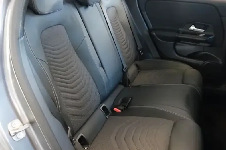 Mercedes-Benz GLA 180 (Clasa GLA) din 2024 cu 79.500 km - oferta MER250472 - foto 29