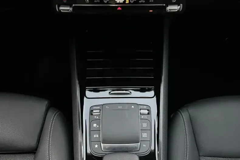 Mercedes-Benz GLA 180 (Clasa GLA) din 2023 cu 48.750 km - oferta MER250473 - foto 12