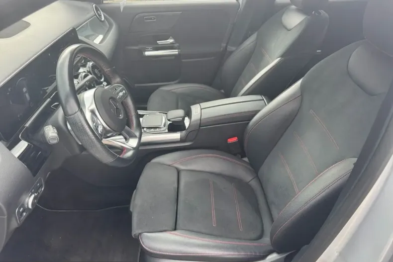 Mercedes-Benz GLA 200 (Clasa GLA) din 2022 cu 102.300 km - oferta MER250474 - foto 9