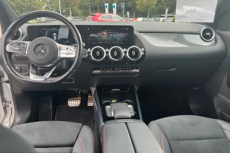 Mercedes-Benz GLA 200 (Clasa GLA) din 2022 cu 102.300 km - oferta MER250474 - foto 11