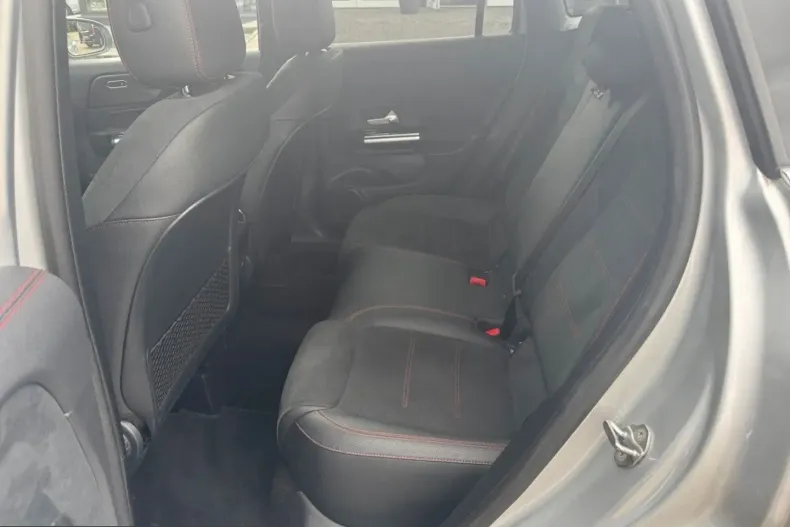 Mercedes-Benz GLA 200 (Clasa GLA) din 2022 cu 102.300 km - oferta MER250474 - foto 13