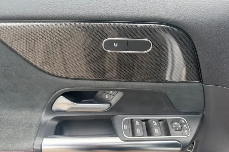 Mercedes-Benz GLA 200 (Clasa GLA) din 2022 cu 102.300 km - oferta MER250474 - foto 18