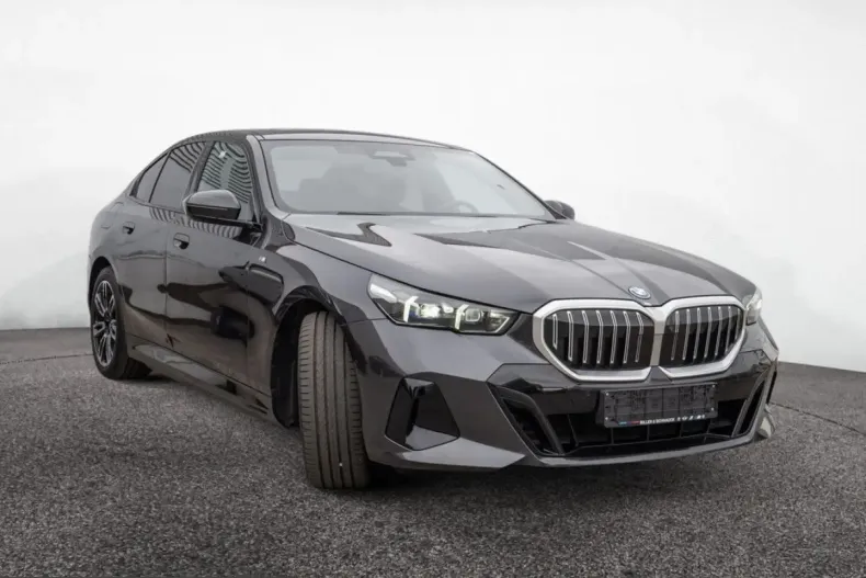 BMW 530 (Seria 5) din 2024 cu 6.411 km - oferta BMW250476 - foto 1
