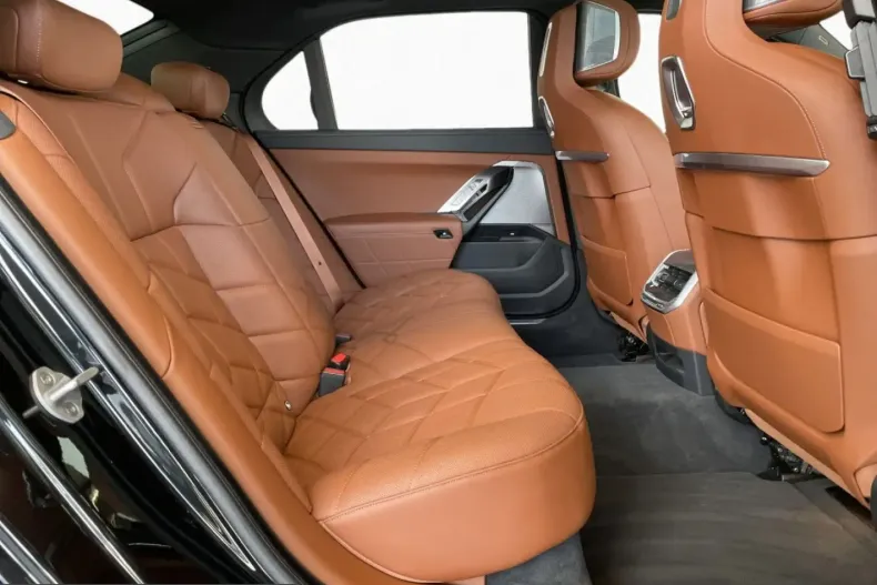BMW 750 (Seria 7) din 2025 cu 32.819 km - oferta BMW250480 - foto 10