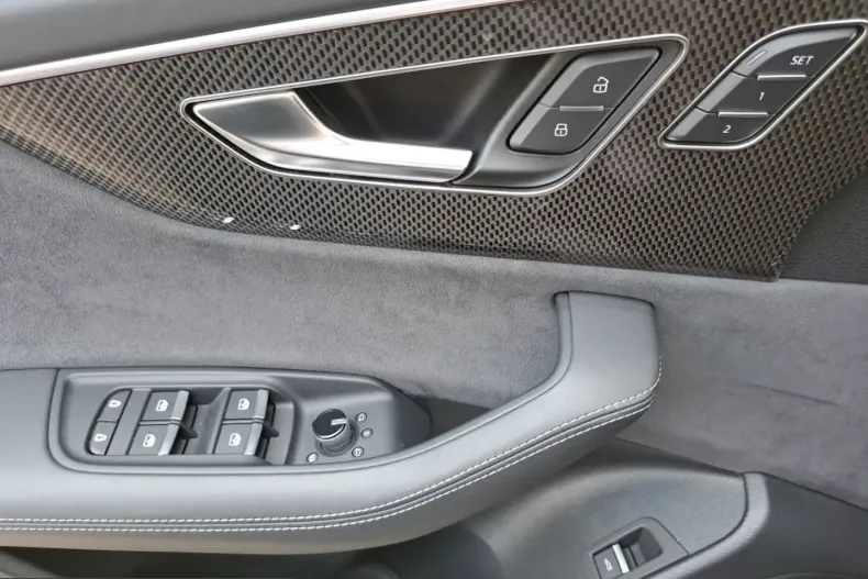 Audi SQ8 din 2024 cu 24.275 km - oferta AUD250493 - foto 8