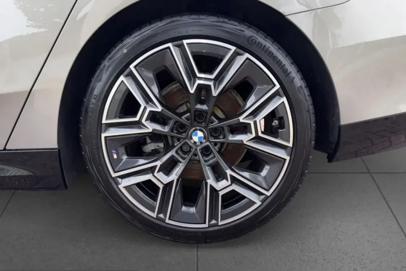 BMW 520 (Seria 5) din 2025 cu 7.102 km - oferta BMW250514 - foto 13