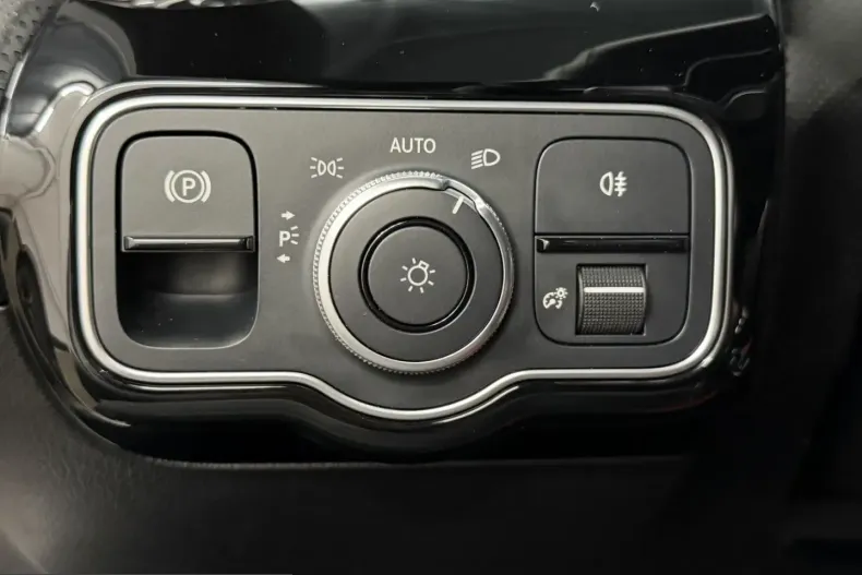 Mercedes-Benz A 35 AMG (Clasa A) din 2023 cu 47.800 km - oferta MER250546 - foto 16