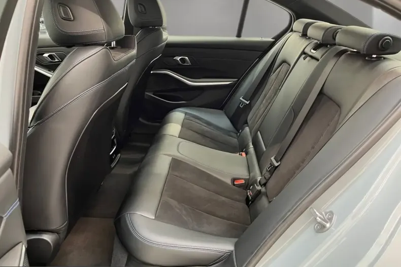 BMW 330 (Seria 3) din 2024 cu 26.244 km - oferta BMW250553 - foto 10