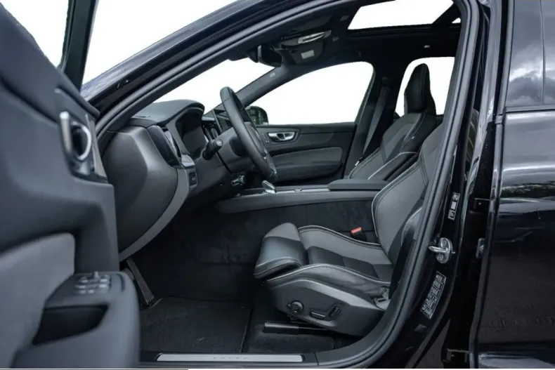 Volvo XC60 din 2025 cu 3.150 km - oferta VOL250563 - foto 4