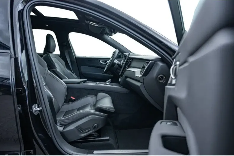 Volvo XC60 din 2025 cu 3.150 km - oferta VOL250563 - foto 13