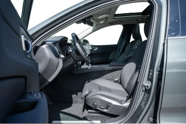 Volvo XC60 din 2025 cu 1.002 km - oferta VOL250564 - foto 4