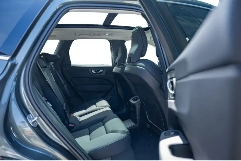 Volvo XC60 din 2025 cu 1.002 km - oferta VOL250564 - foto 5