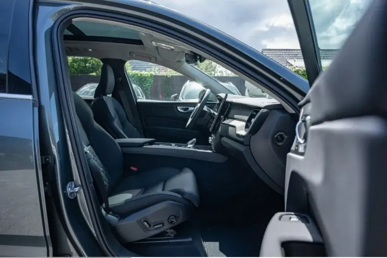 Volvo XC60 din 2025 cu 1.002 km - oferta VOL250564 - foto 10