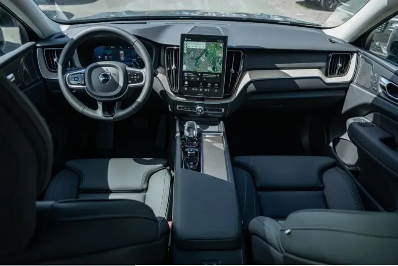 Volvo XC60 din 2025 cu 1.002 km - oferta VOL250564 - foto 11