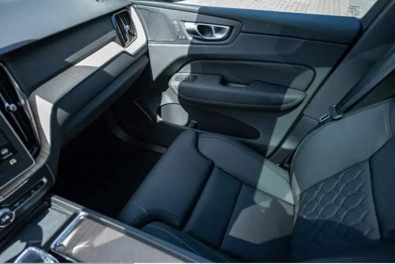 Volvo XC60 din 2025 cu 1.002 km - oferta VOL250564 - foto 22