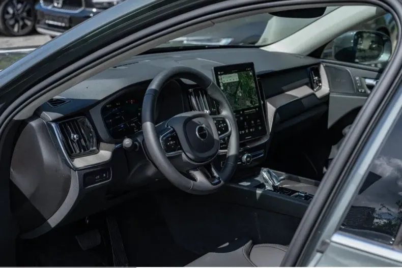 Volvo XC60 din 2025 cu 1.002 km - oferta VOL250564 - foto 23