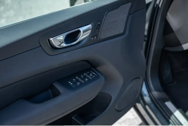 Volvo XC60 din 2025 cu 1.002 km - oferta VOL250564 - foto 24