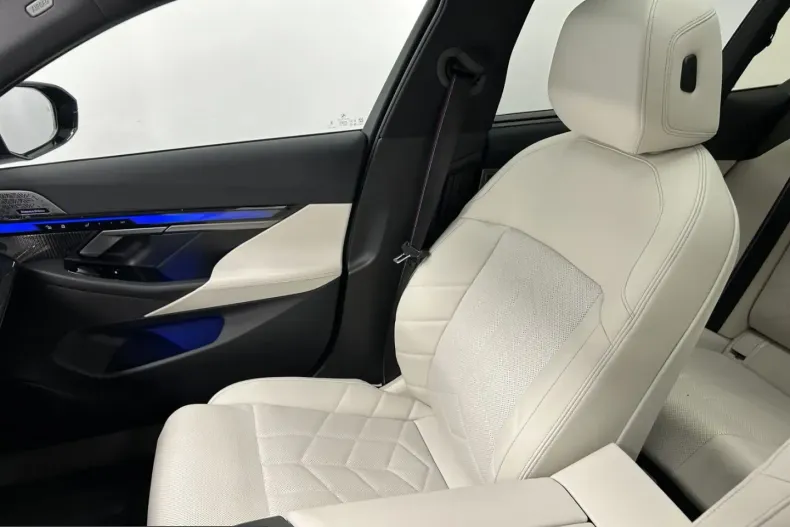 BMW 550 (Seria 5) din 2025 cu 12.682 km - oferta BMW250588 - foto 44
