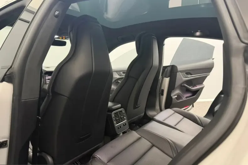 Porsche Taycan din 2021 cu 70.000 km - oferta POR250592 - foto 7