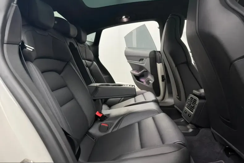 Porsche Taycan din 2021 cu 70.000 km - oferta POR250592 - foto 17