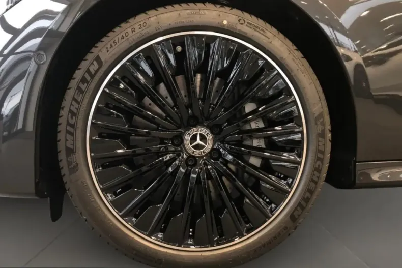 Mercedes-Benz E 300 (Clasa E) din 2025 cu 17.829 km - oferta MER250593 - foto 8