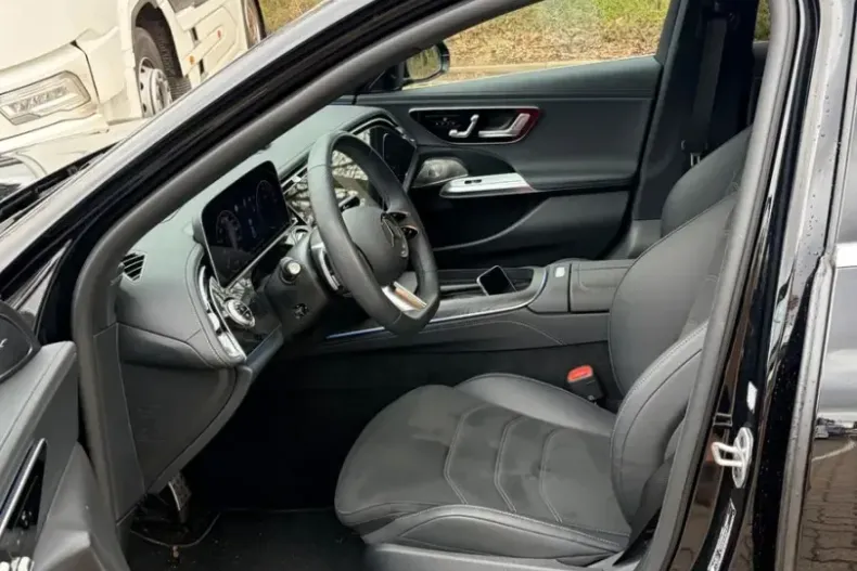 Mercedes-Benz E 300 (Clasa E) din 2025 cu 18.000 km - oferta MER250637 - foto 15