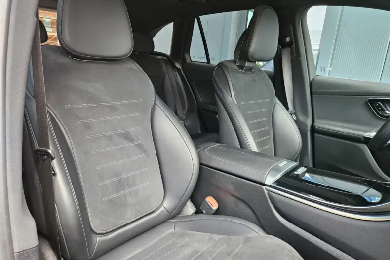 Mercedes-Benz GLC 200 (Clasa GLC) din 2023 cu 29.900 km - oferta MER250642 - foto 8