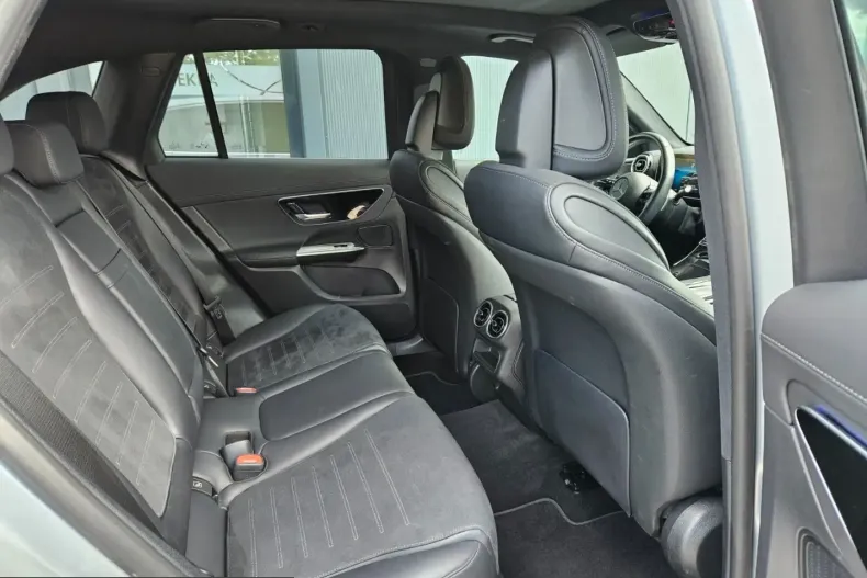 Mercedes-Benz GLC 200 (Clasa GLC) din 2023 cu 29.900 km - oferta MER250642 - foto 9