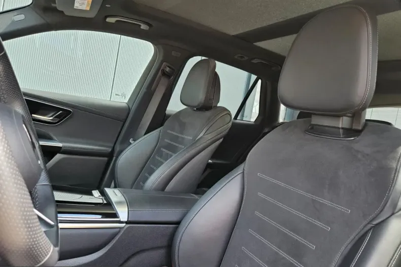 Mercedes-Benz GLC 200 (Clasa GLC) din 2023 cu 29.900 km - oferta MER250642 - foto 11