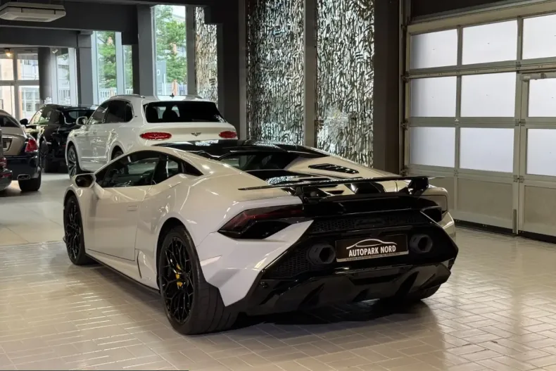 Lamborghini Huracán din 2024 cu 4.500 km - oferta LAM250719 - foto 5