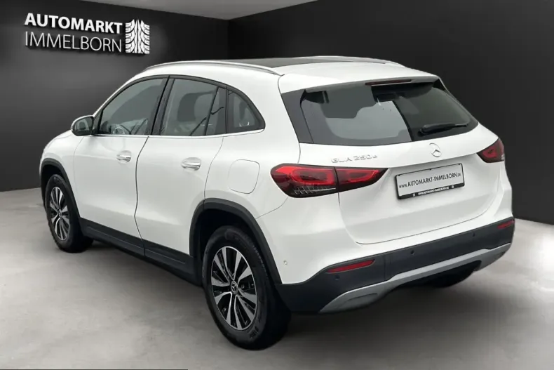 Mercedes-Benz GLA 250 (Clasa GLA) din 2022 cu 29.998 km - oferta MER250751 - foto 5