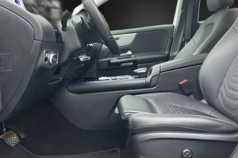 Mercedes-Benz GLA 250 (Clasa GLA) din 2022 cu 29.998 km - oferta MER250751 - foto 13