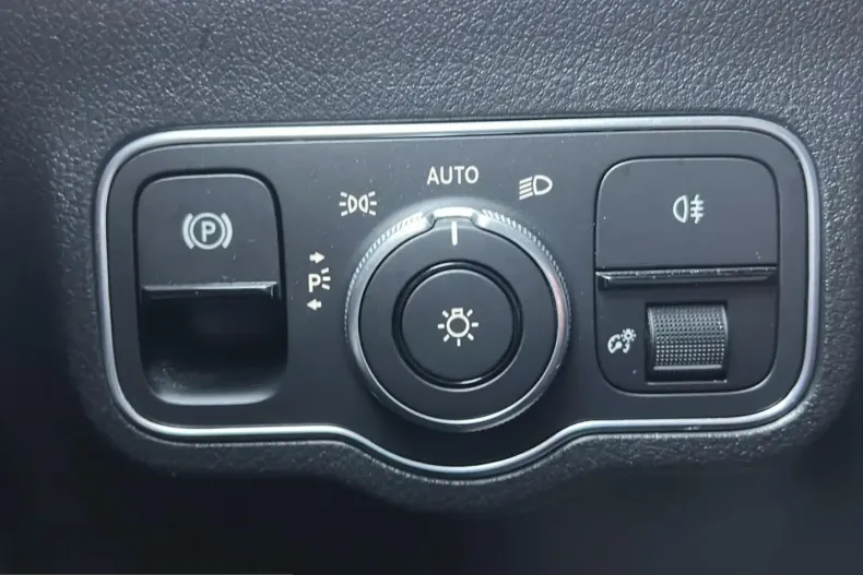Mercedes-Benz GLA 250 (Clasa GLA) din 2022 cu 29.998 km - oferta MER250751 - foto 27