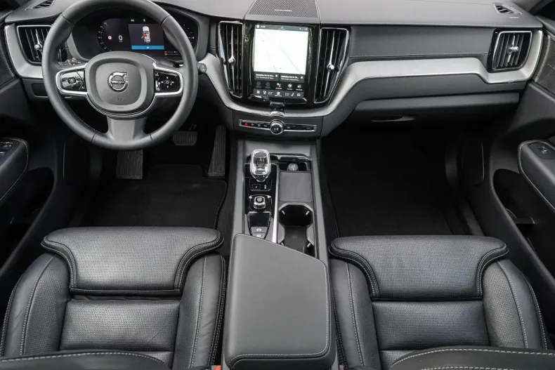 Volvo XC60 din 2024 cu 23.475 km - oferta VOL250767 - foto 10