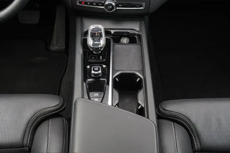 Volvo XC60 din 2024 cu 23.475 km - oferta VOL250767 - foto 14