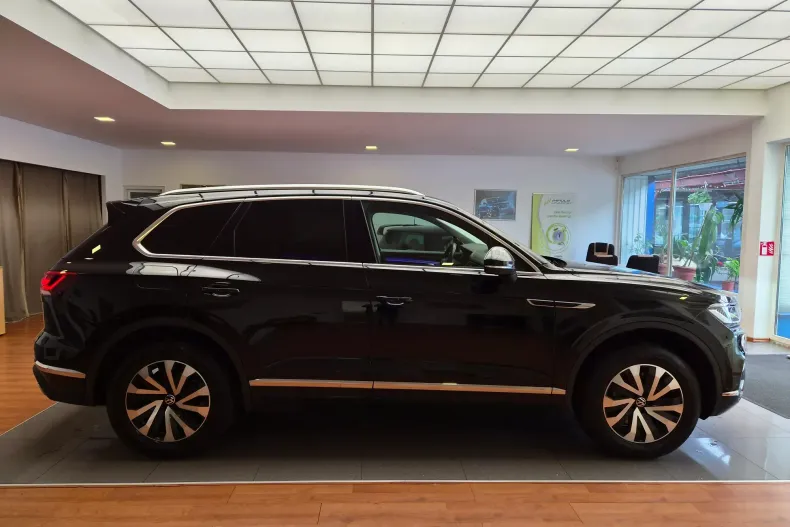Volkswagen Touareg din 2023 cu 113.800 km - oferta VOL250792 - foto 4