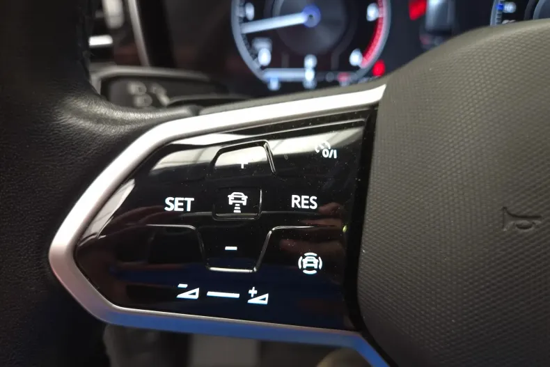 Volkswagen Touareg din 2023 cu 113.800 km - oferta VOL250792 - foto 23
