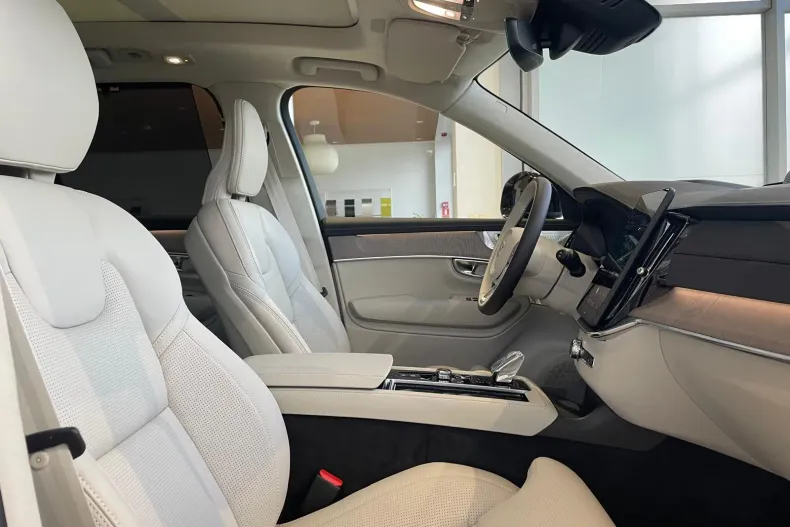 Volvo XC90 din 2025 cu 9 km - oferta VOL250827 - foto 8