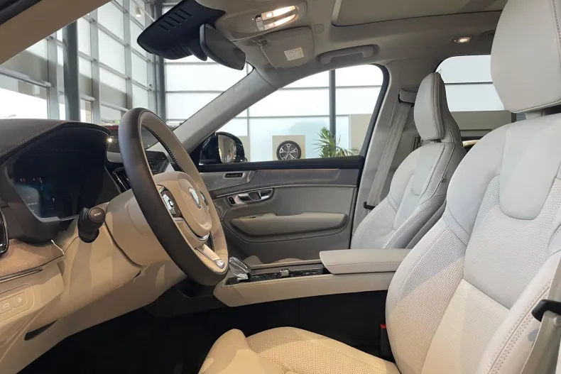 Volvo XC90 din 2025 cu 9 km - oferta VOL250827 - foto 11