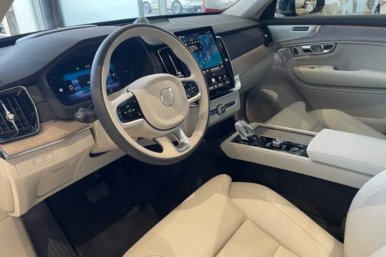 Volvo XC90 din 2025 cu 9 km - oferta VOL250827 - foto 12