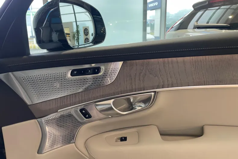 Volvo XC90 din 2025 cu 9 km - oferta VOL250827 - foto 17