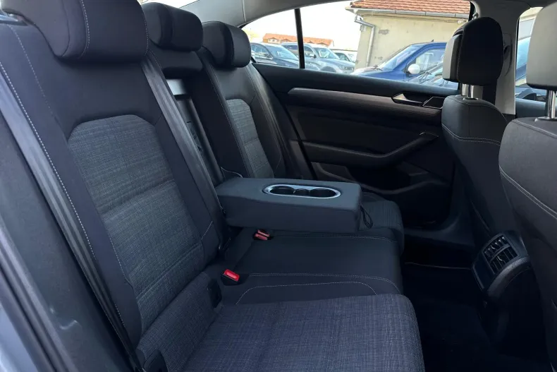 Volkswagen Passat din 2022 cu 66.551 km - oferta VOL250830 - foto 24