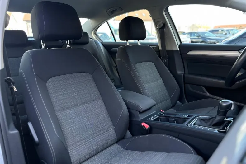 Volkswagen Passat din 2022 cu 66.551 km - oferta VOL250830 - foto 26