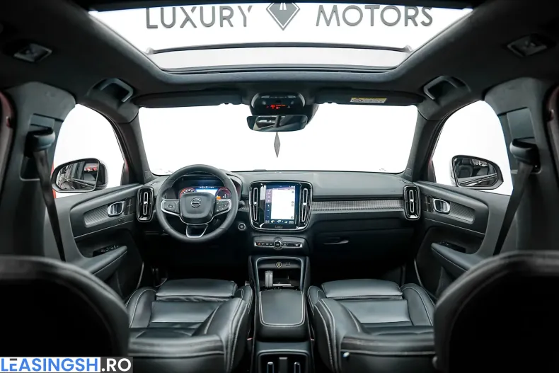 Volvo XC40 din 2021 cu 147.000 km - oferta VOL250848 - foto 2